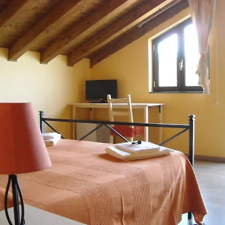 住宿加早餐酒店 Aurora Dell'etna 扎费拉纳-埃特内阿